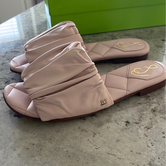 NEW Sam Edelman slides - Picture 2 of 2